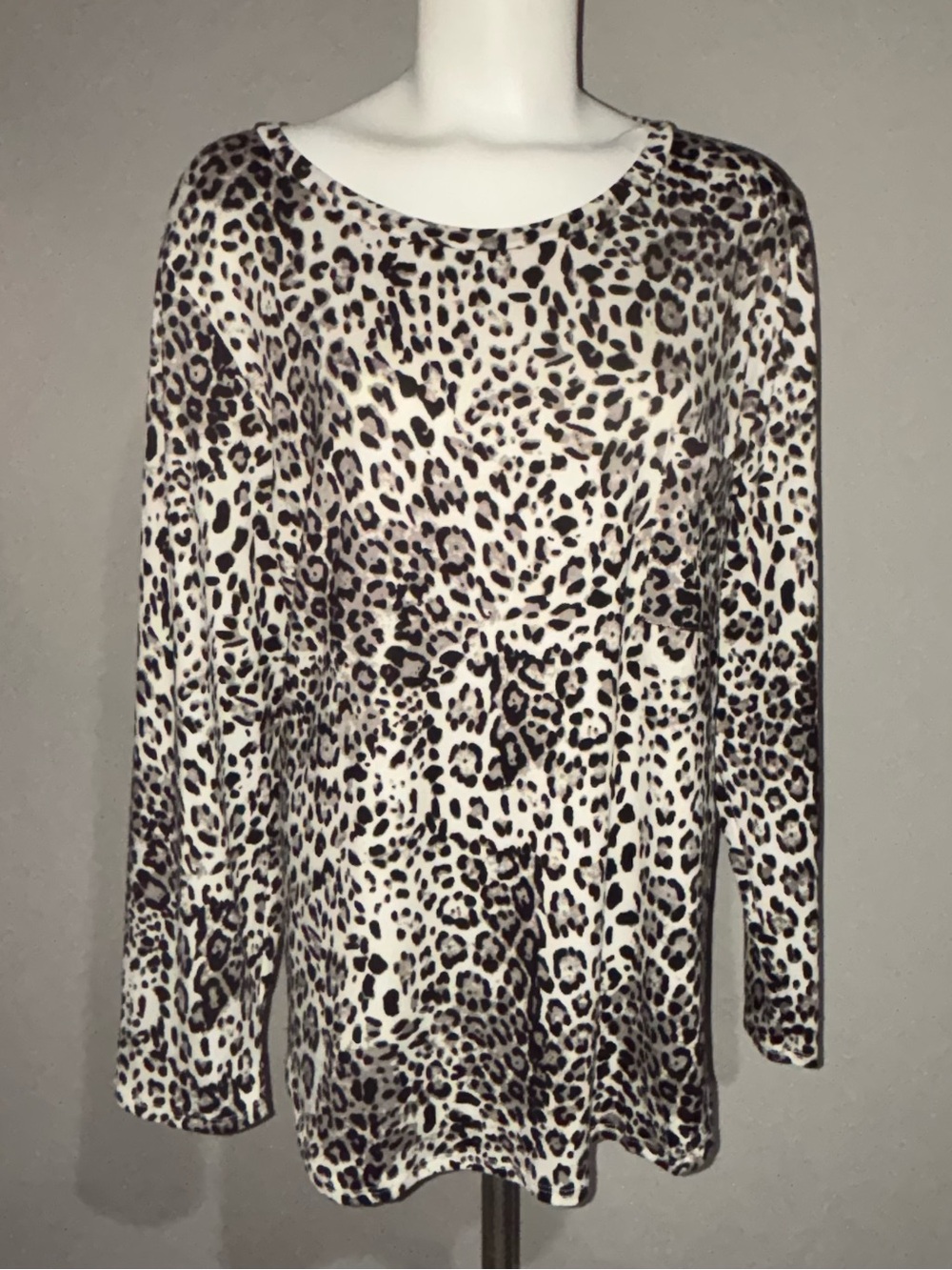 Try This Womens Size 3X Leopard Print Scoop Neck Tunic Left Upper Front Pocket